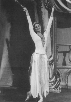 Баронесса Людмила Фальц-Фейн - на сцене выступала под псевдонимом Людмила Нова, прима-балерина лондонского театра Palladium