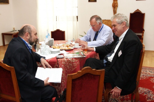 Милош Земан с главным редактором журнала "Мужская работа" Б. Абдуллаевым